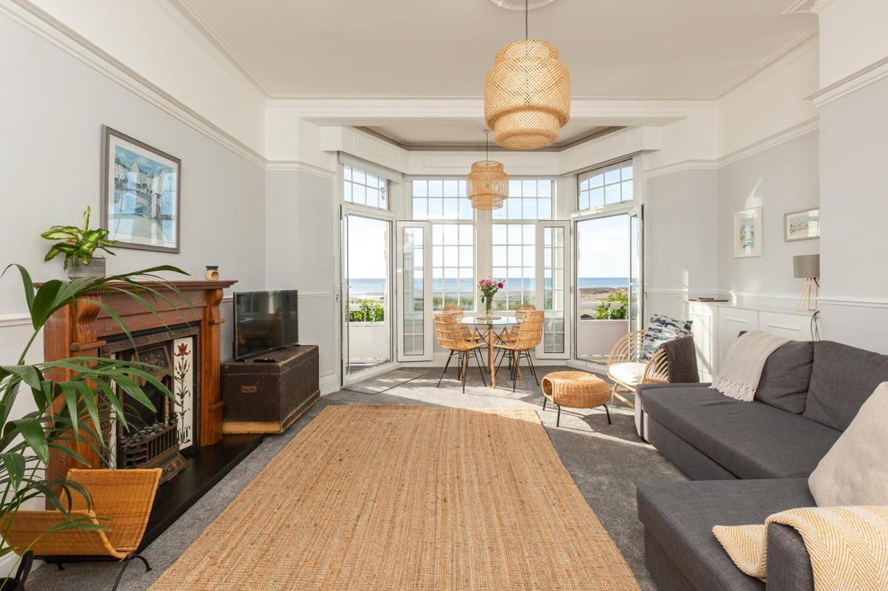 Апартаменты A View Of The Bay- Panoramic Sea Views- Sleeps 4 Westgate-on-Sea Экстерьер фото